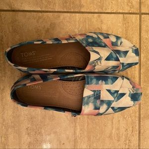 New Toms shoes